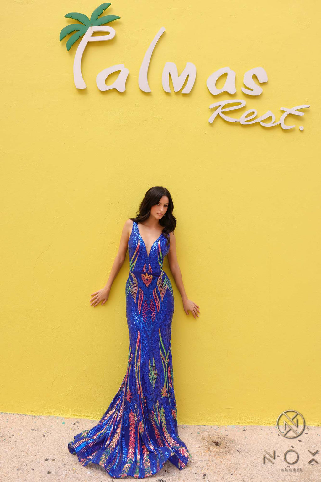 Nox Anabel Long Plunging V-Neck Fitted Sequin Print Gown