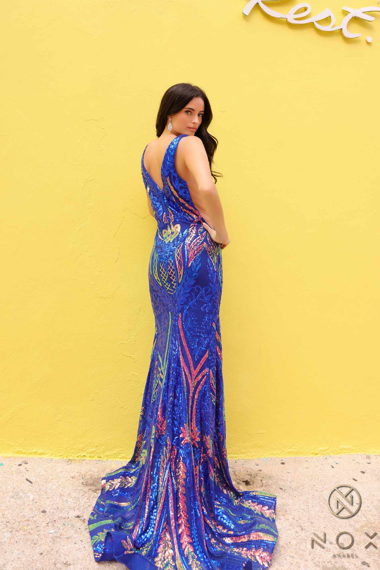 Nox Anabel Long Plunging V-Neck Fitted Sequin Print Gown