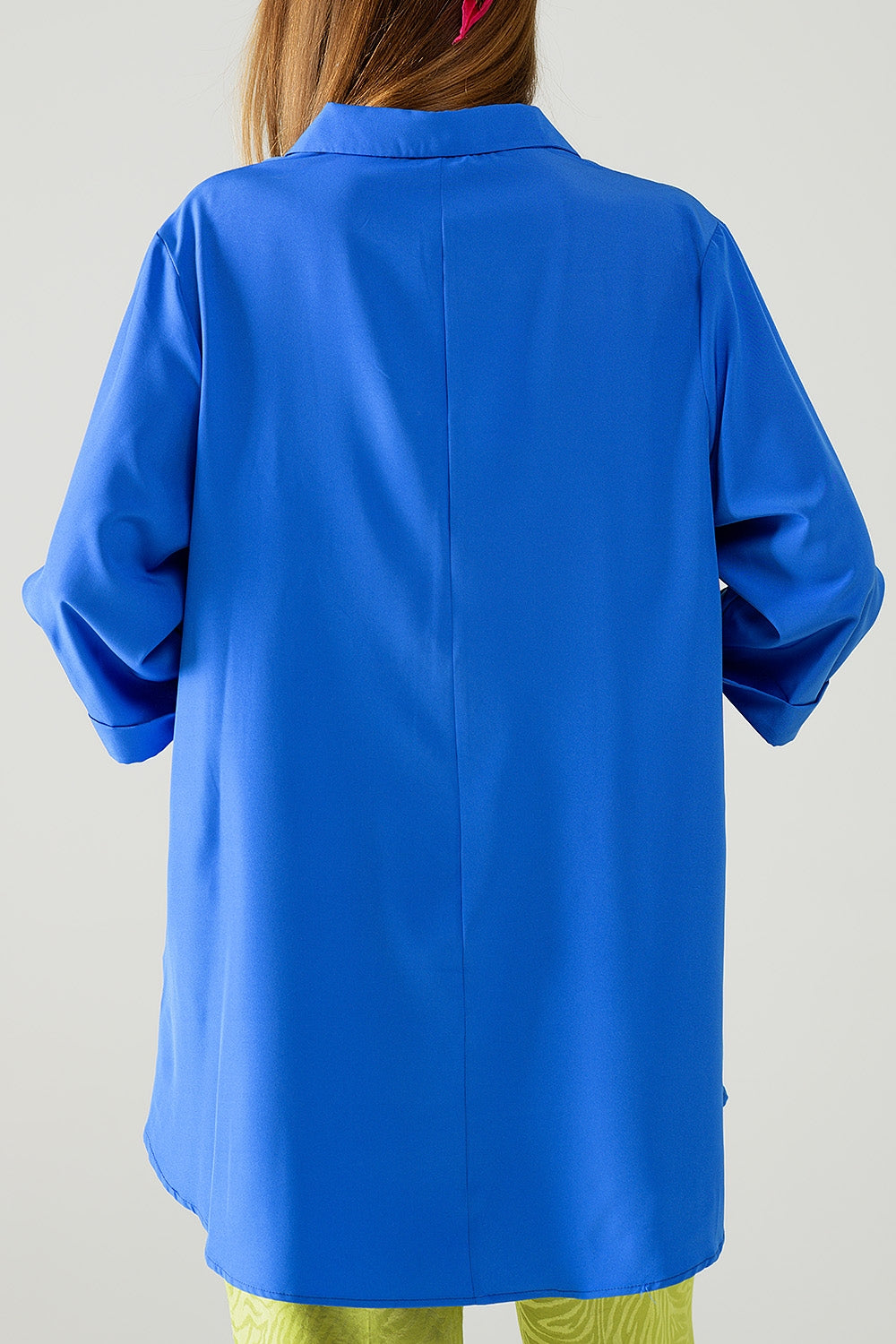 Shirt made of very soft and light fabric in electric blue